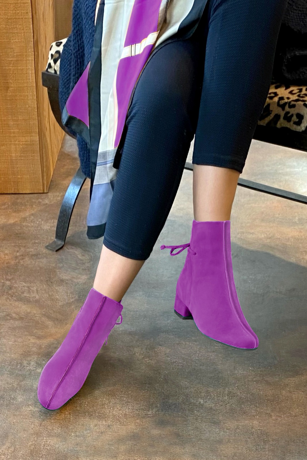 Mauve purple women's ankle boots with laces at the back. Round toe. Low block heels. Worn view - Florence KOOIJMAN